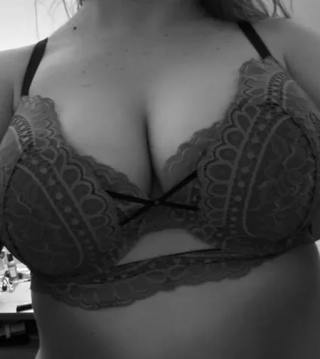 Any love for a new 23 yo grad student? by ShyFlower97