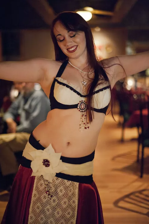 Any love for bellydancers here? :) by sapphic_luna