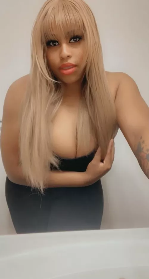 Any love for caramel colored latinas with blonde hair? by LatinaNinaa