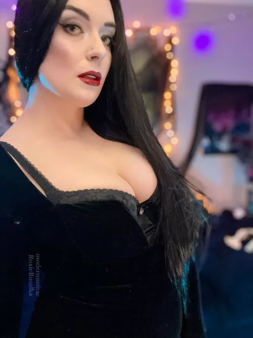 any metalheads wanna fuck mrs addams? by ModernMoirae