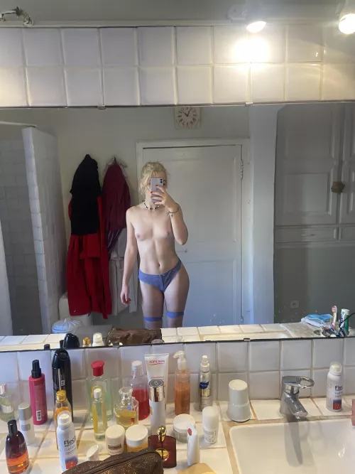 Any person working in education here ? 😏😈 I fantasy about hooking with a college teacher by Left_Philosophy3491