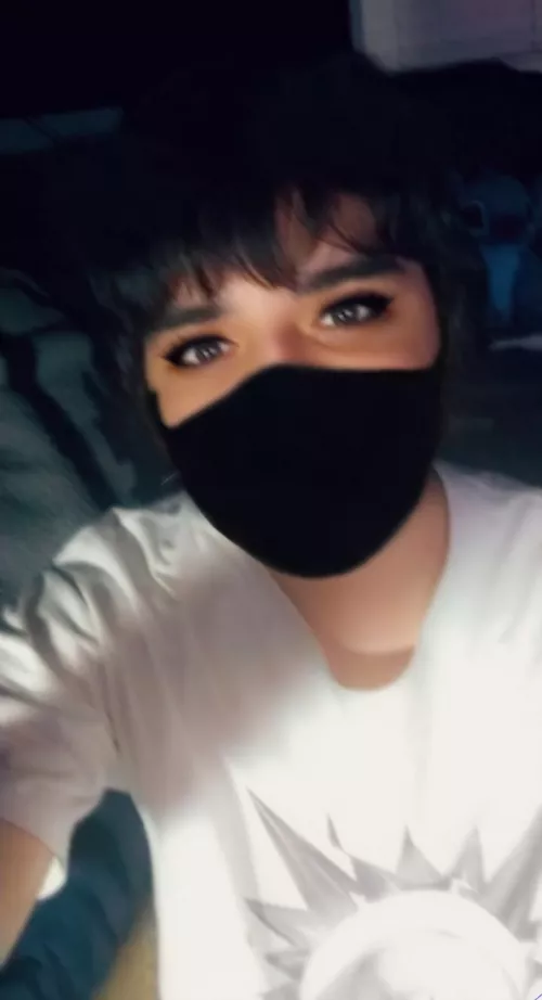 Any smol femboys need me to carry them? :3 by keanu_weebs