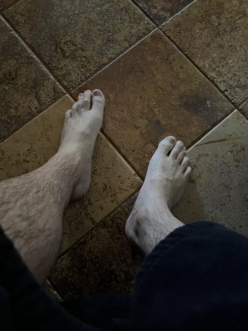 Any str8 dudes want to fuck me while licking my feet? by bottomvegas