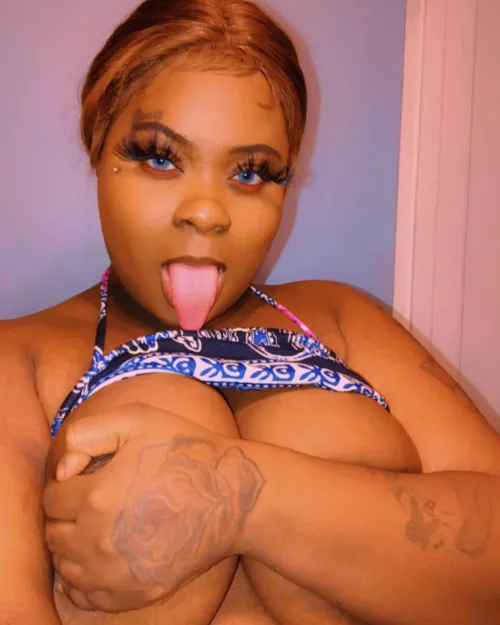 Any superiors wanna give my n*gg*r ass a facial? by darkbeautyxo_