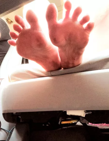 Any toe spreading dirty sole lovers here?? ❤👅👅👄 by mombod1234