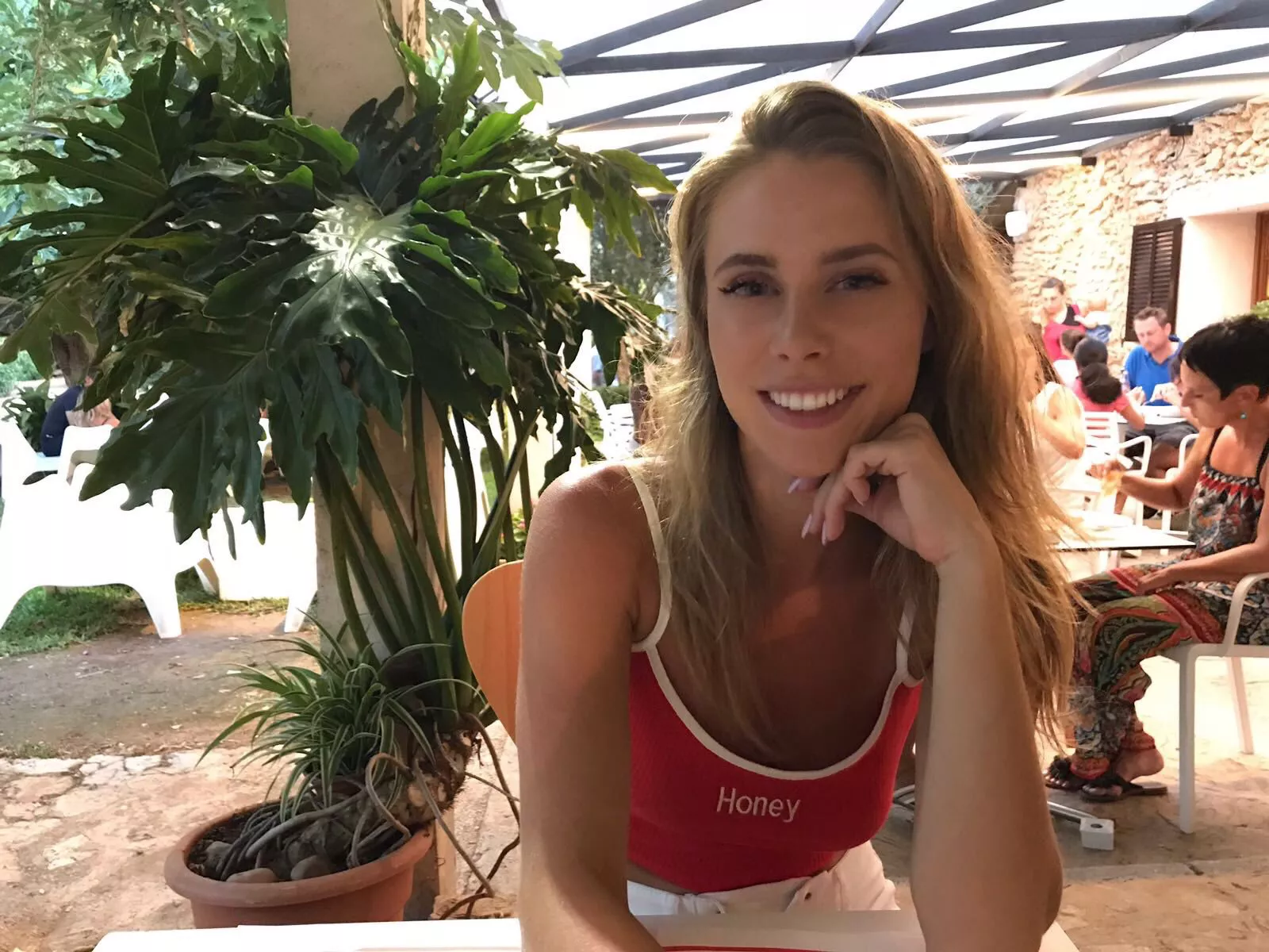 Anya at Lunch posted by thepornpaparazzi