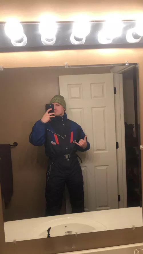 Anybody wanna go skiing? by j_matty