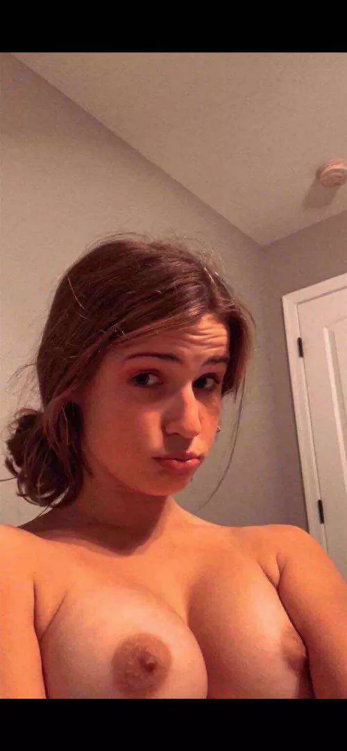 anyone able to trib some photos of my exes. add my snap. Two_chicken2021 by Apprehensive_Fruit77