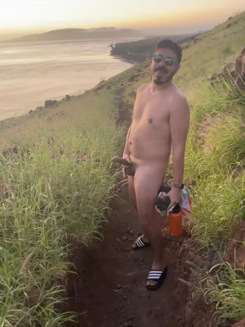 Anyone care to join me on a lil sunset hike? 🤙😎 by lilbabyshark