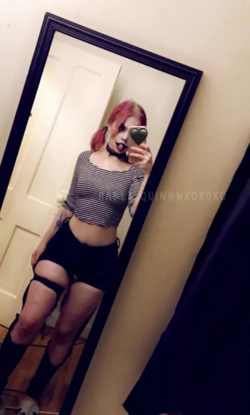 Anyone down to clown around? by HarleyQuinnnXo