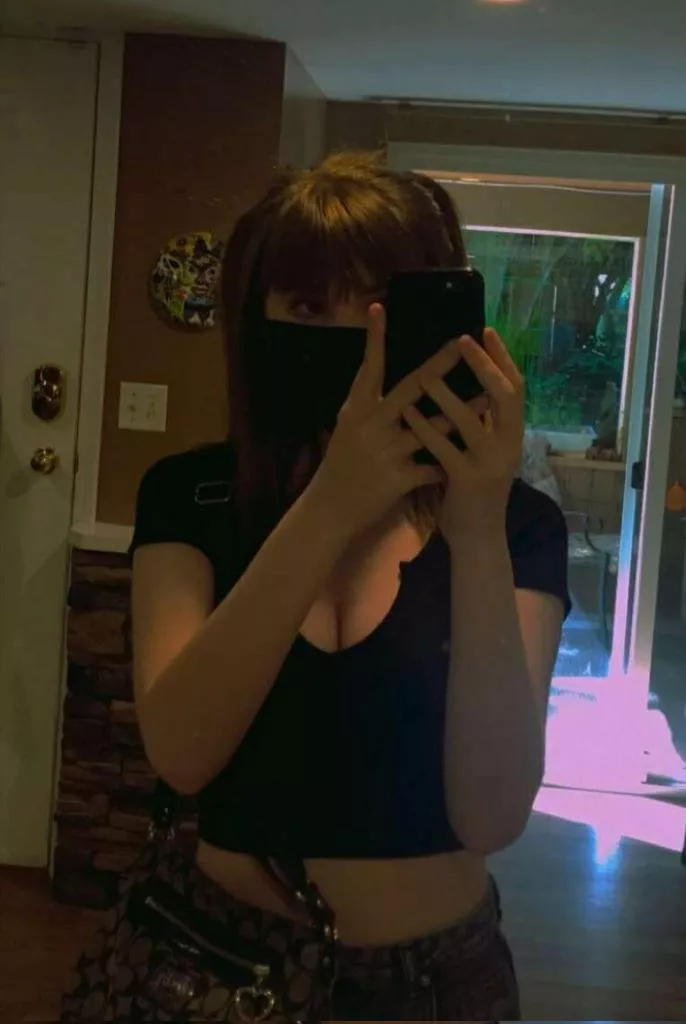 Anyone down to cum tribute my crush? posted by LalisaManobanIsSexy