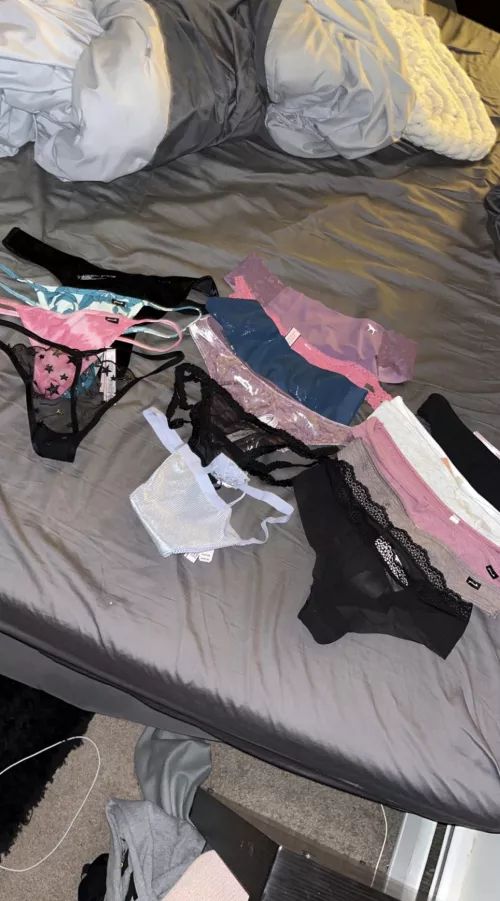 Anyone down to trade Live Photos today? by C30611