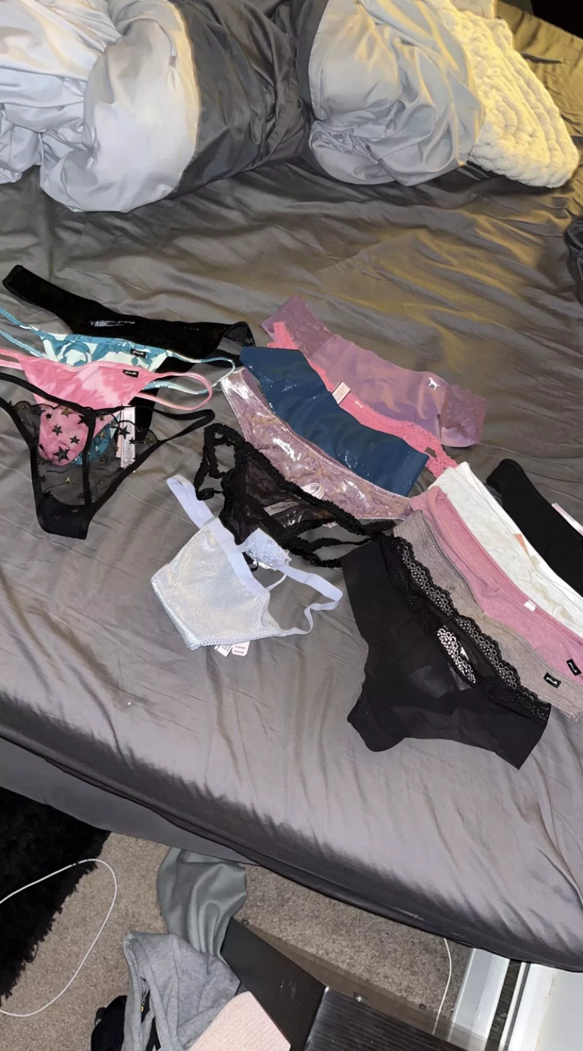 Anyone down to trade Live Photos today? posted by C30611