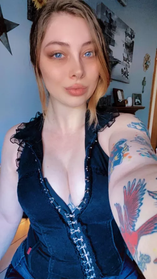 Anyone else enjoy breaking out the 2000’s TRIPP clothes every once in a while? 😝😈 by spellbounned