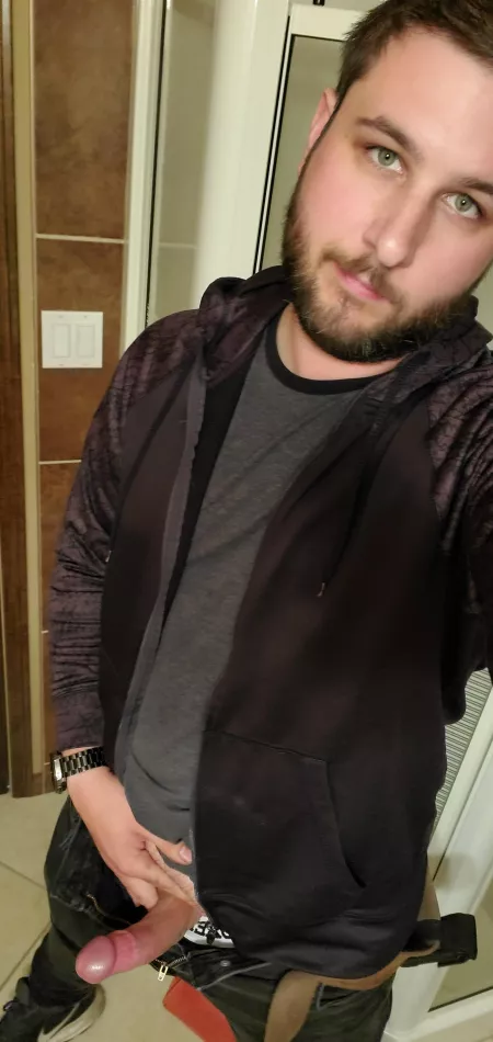 Anyone else feeling like skipping out on the last of work and fucking strangers off reddit? by slimslam_spaceman