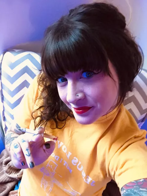 Anyone else have a thing for smoking? by KaleNegative227