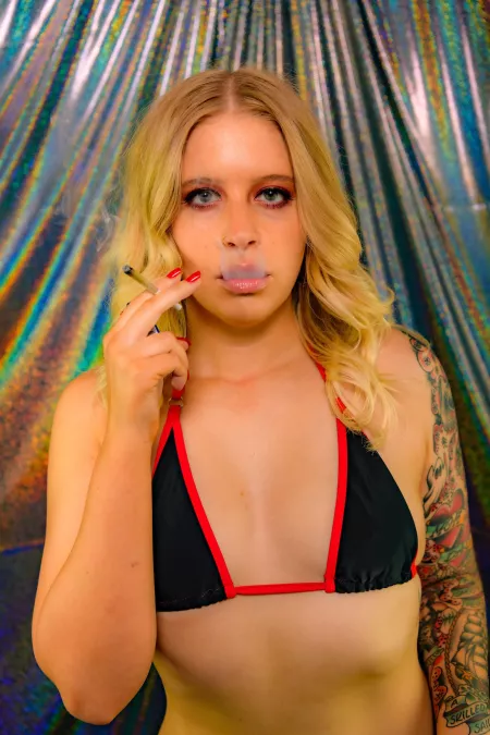 Anyone else love weed? 💨 by ofparkerpreroll