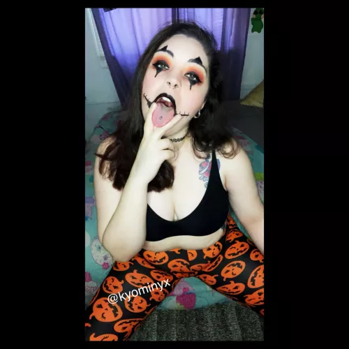 Anyone else still in a spooky mood? by Kyominyx