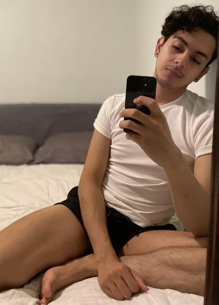 Anyone enjoy mirror selfies? by Extension_Apartment3