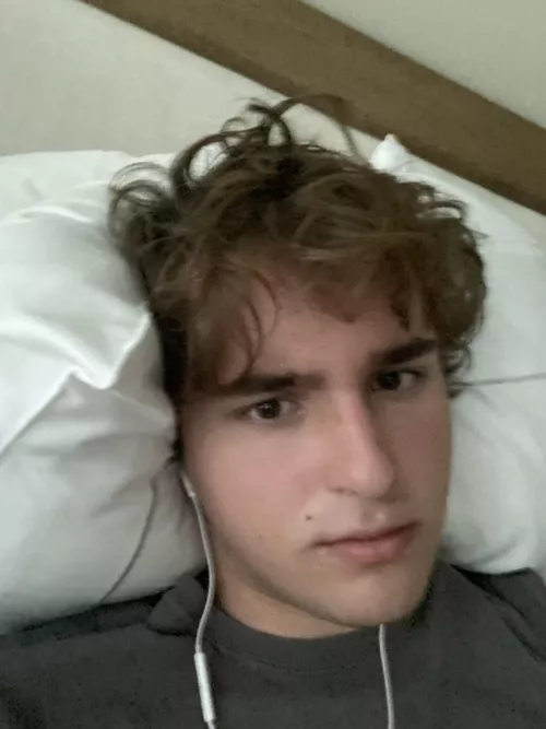 anyone feeling snuggly today? 🥰 by Inevitable-Gate7721