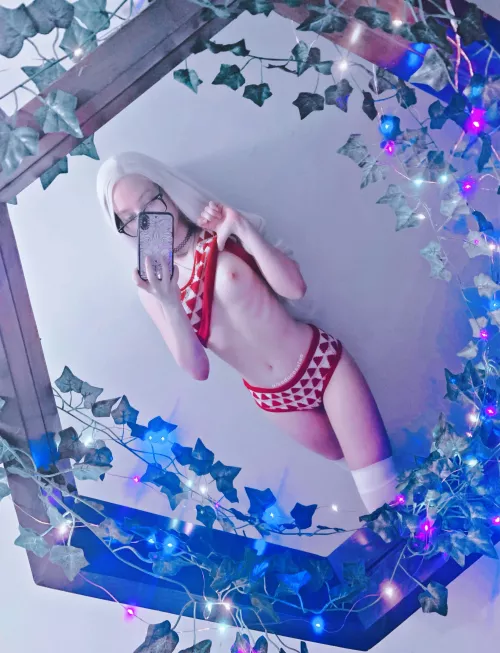 anyone here like petite girls? 🤍 by SeduceSatan