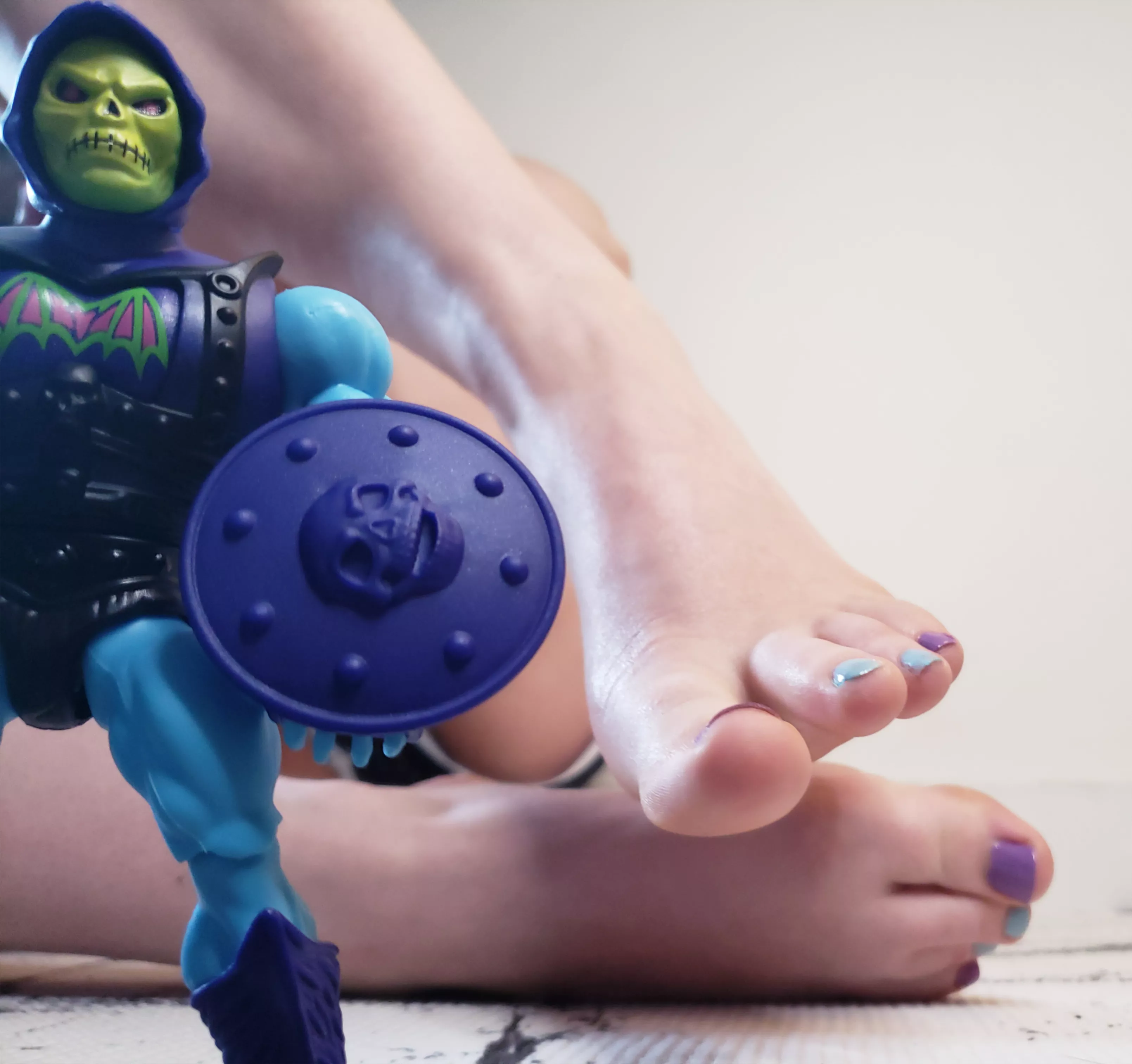 Anyone into feet AND MOTU? 💜💙 posted by FootsieFatale