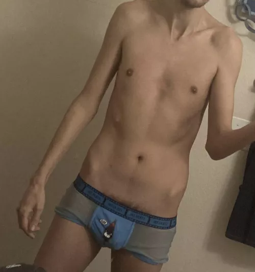 Anyone into tall/skinny twinks. DM’s always open to all big men. by Specific-Fishing6080