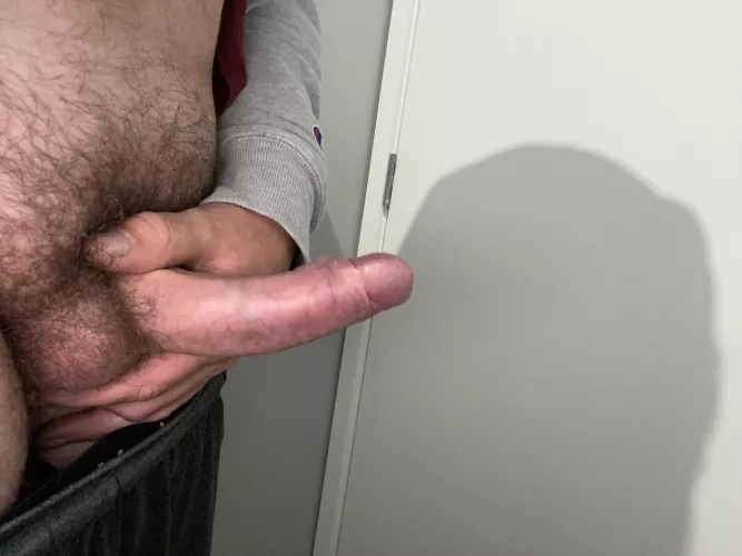 Anyone keen to exchange photos? DMs open 😏 by Sixincheslong