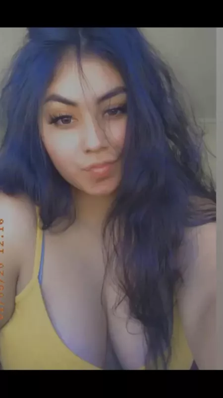 Anyone know her ? by ChampionshipHuge2239