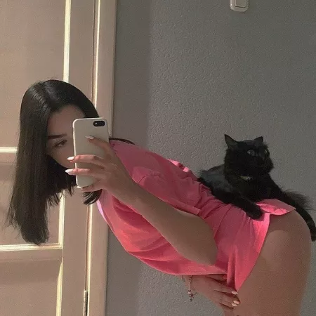 anyone know her? by Jolzzzzz