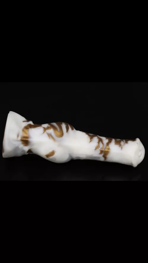 Anyone know the name of this coloration or what colors were used in it if it's a rogue? I wanna (hopefully 😅) get a flint with this coloration when customs open by Bitter_Peachess