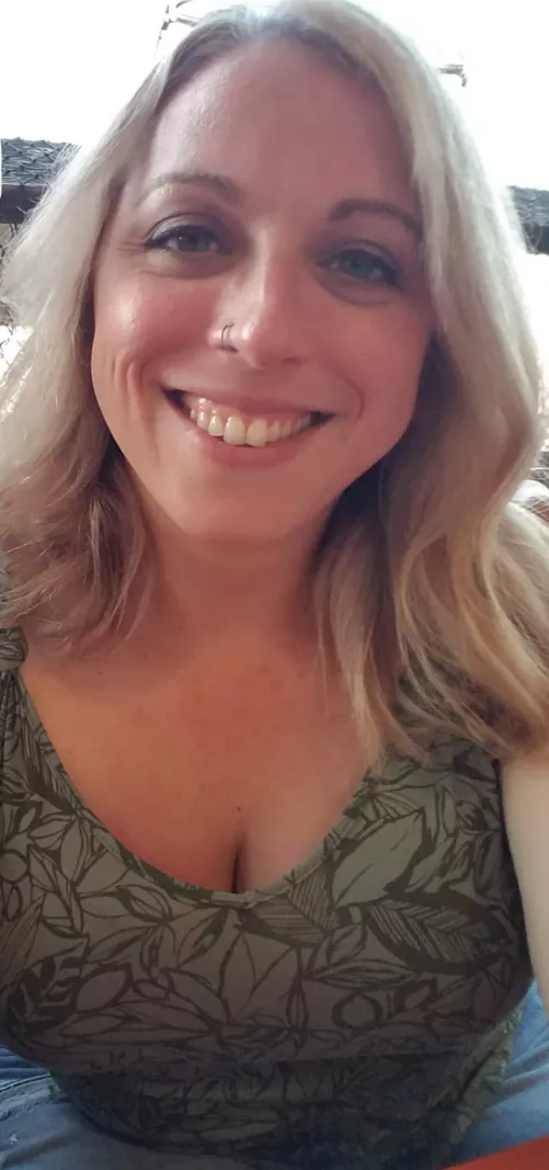 anyone know who this milf is i need more of her by jacobbb007