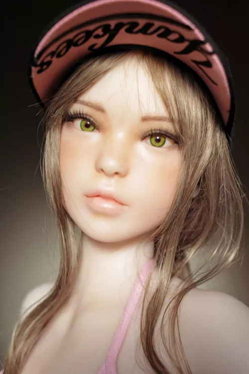 Anyone knows that doll? by Samcronero