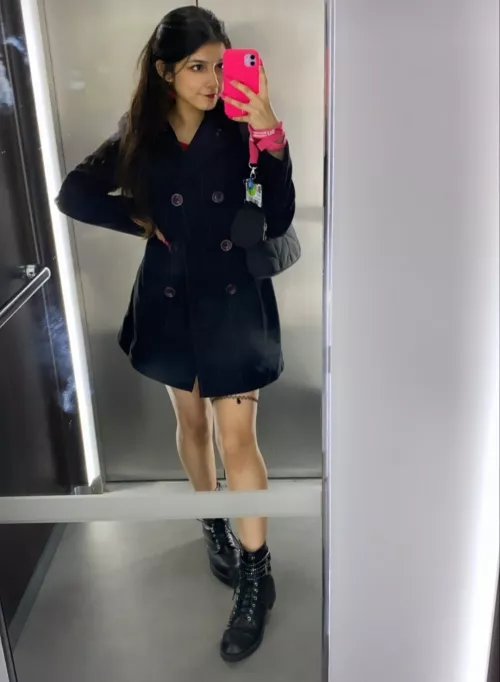 Anyone knows this gal!!!please DM by piyu9090