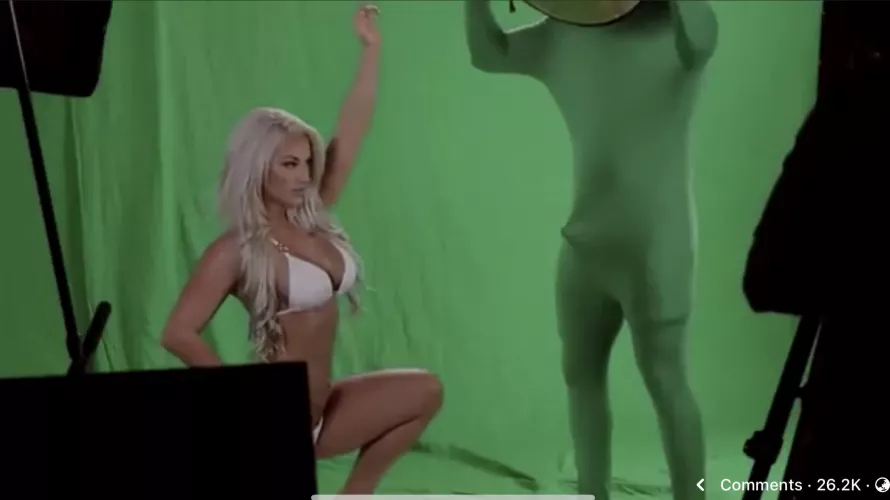 Anyone knows this? It’s a photoshoot then the man in green gets hard by Waeiyv