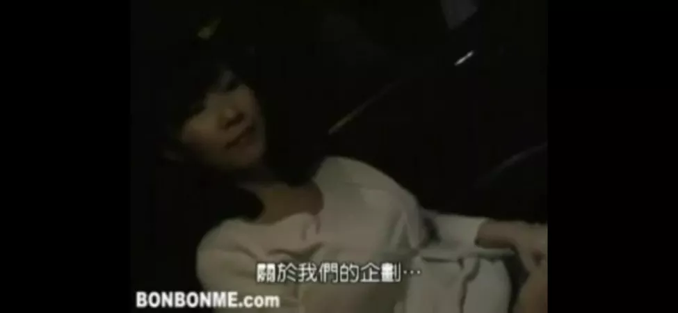 Anyone knows who she is? Or what code? It is about a wife cheating on her husband while taking a bath. Found some similar videos but don't have names or codes. Thank you in advance! by manguedluffy