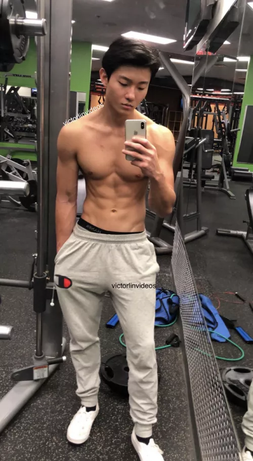 anyone like 6’2 korean guys? by testerfureddit