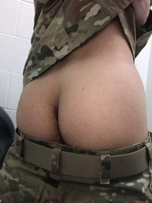 Anyone like bi army guys? by Randomthrowaway7693