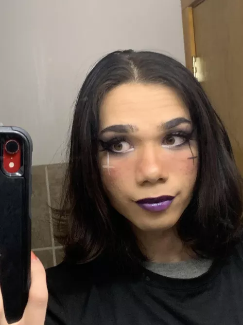 Anyone like big brown eyes? 👁👄👁 by sadpluscringe