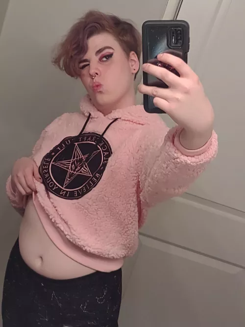 Anyone like femboy bellies? by HarleenQwynndolynn