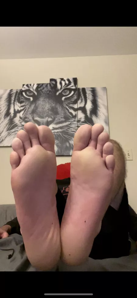 anyone like stinky size 13 warehouse feet? by haslub99