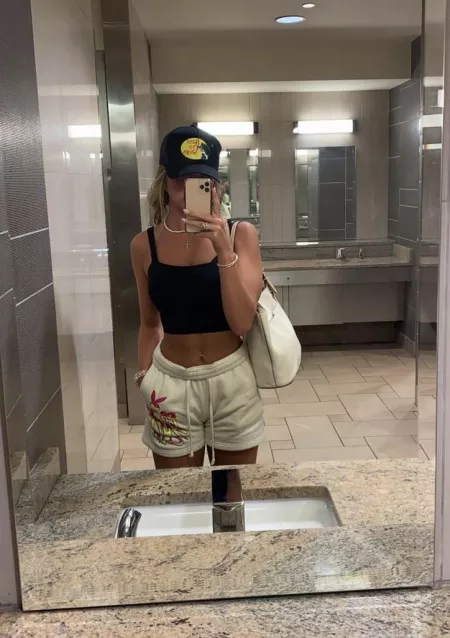 anyone like tall girls? (i’m 6’1) by Savings-Paint8545