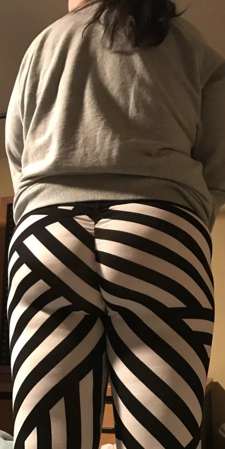 Anyone like the scrunched butt look as much as we do by undercovercouple169