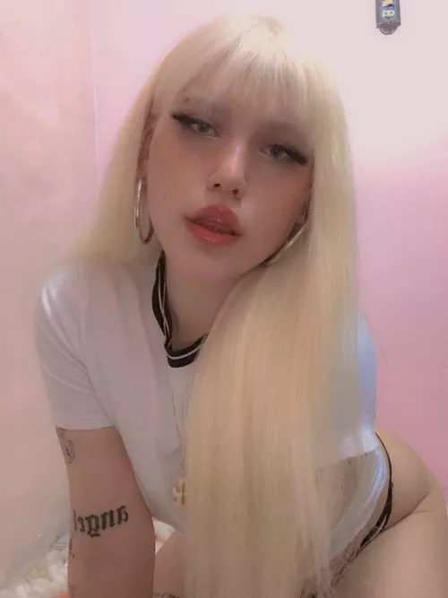 anyone looking for a gf? by idillycious