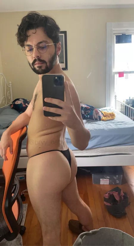 Anyone looking for a house boy? by PussyBottom