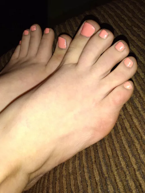 Anyone looking to cum on my toes by Daniella_222