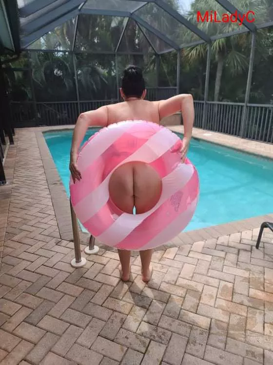 Anyone need a floatie? 🌞 posted by MiLadyC