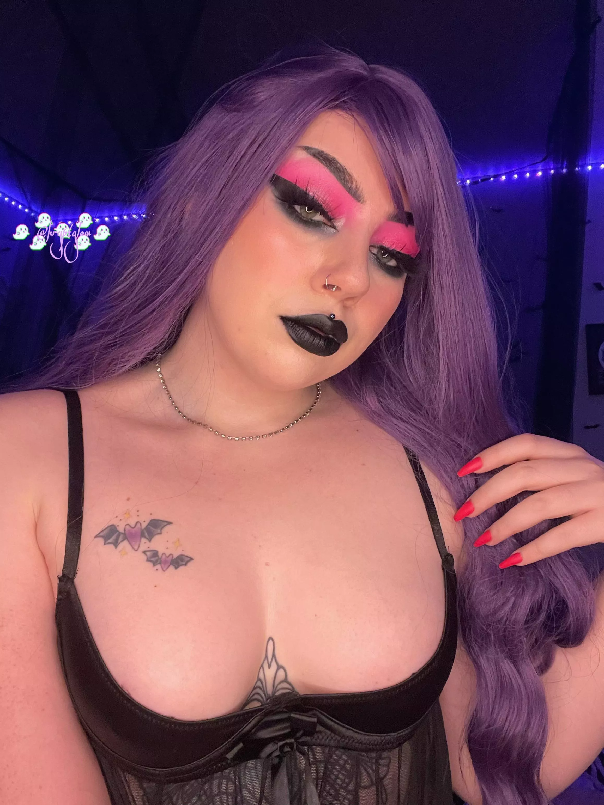 Anyone need a goth girlfriend 😈✨ posted by kryptglow