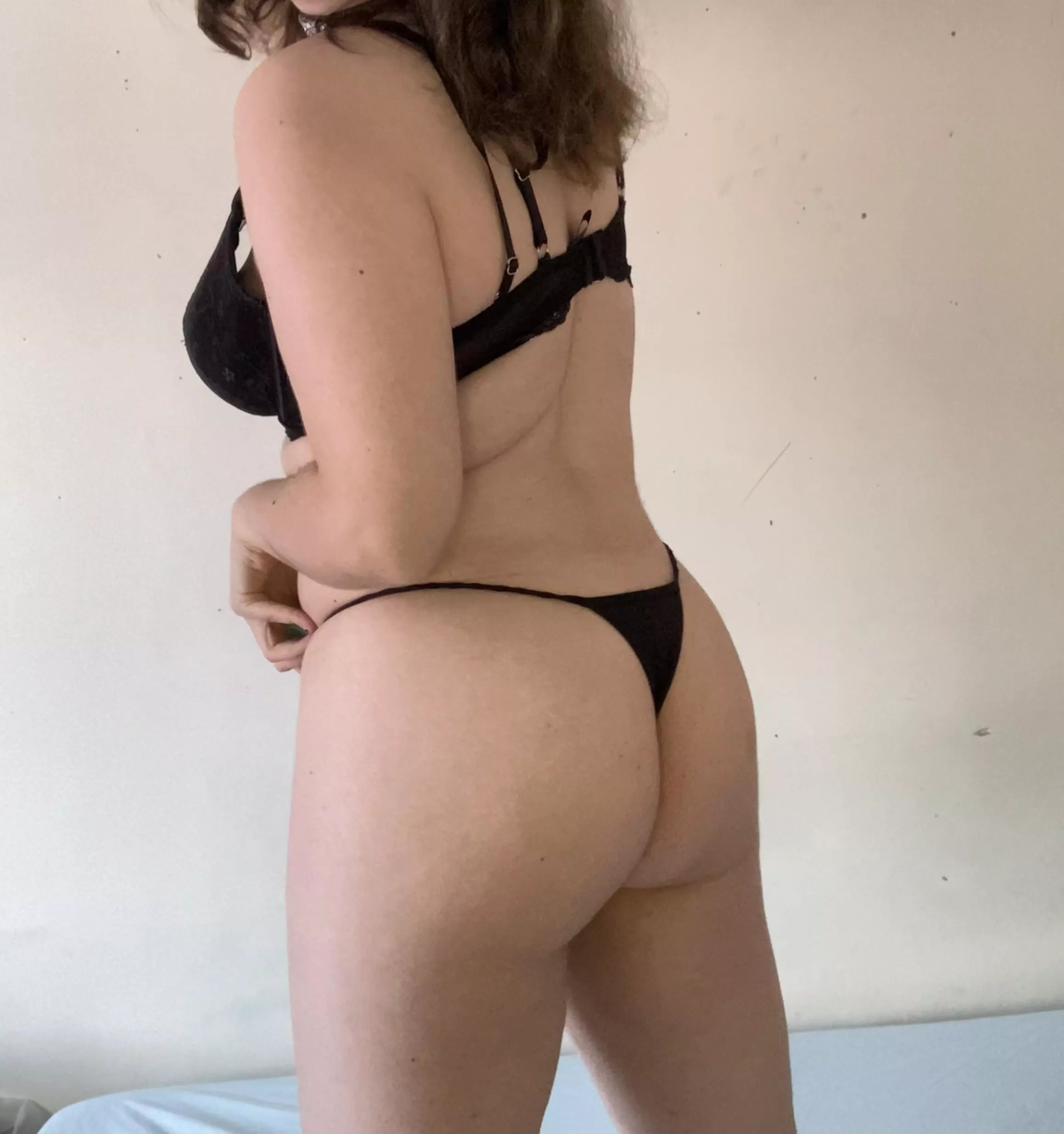 Anyone need a pillow? My lap is empty🖤 posted by midimidnight