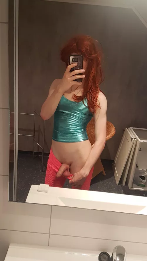 Anyone need a workout partner? My previous one didn't last long... by emilycage